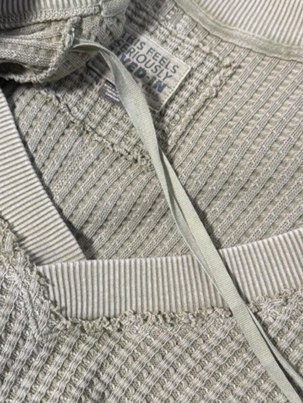 American Eagle Oversized Waffle Knit V-Neck Sweater Size Large - Picture 8 of 10